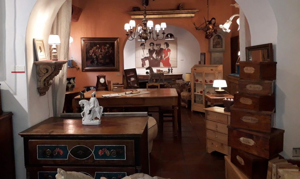 Negozio antiquariato a Roma