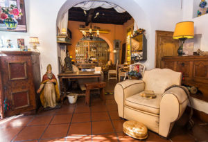 Antiquariato Valligiano in via Giulia